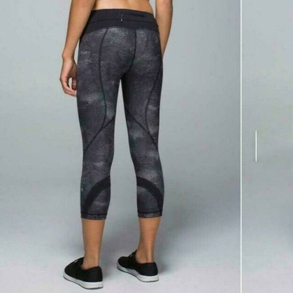 Lululemon Inspire Crop Luxtreme Snakeskin Printed Leggings 6 - Picture 3 of 12